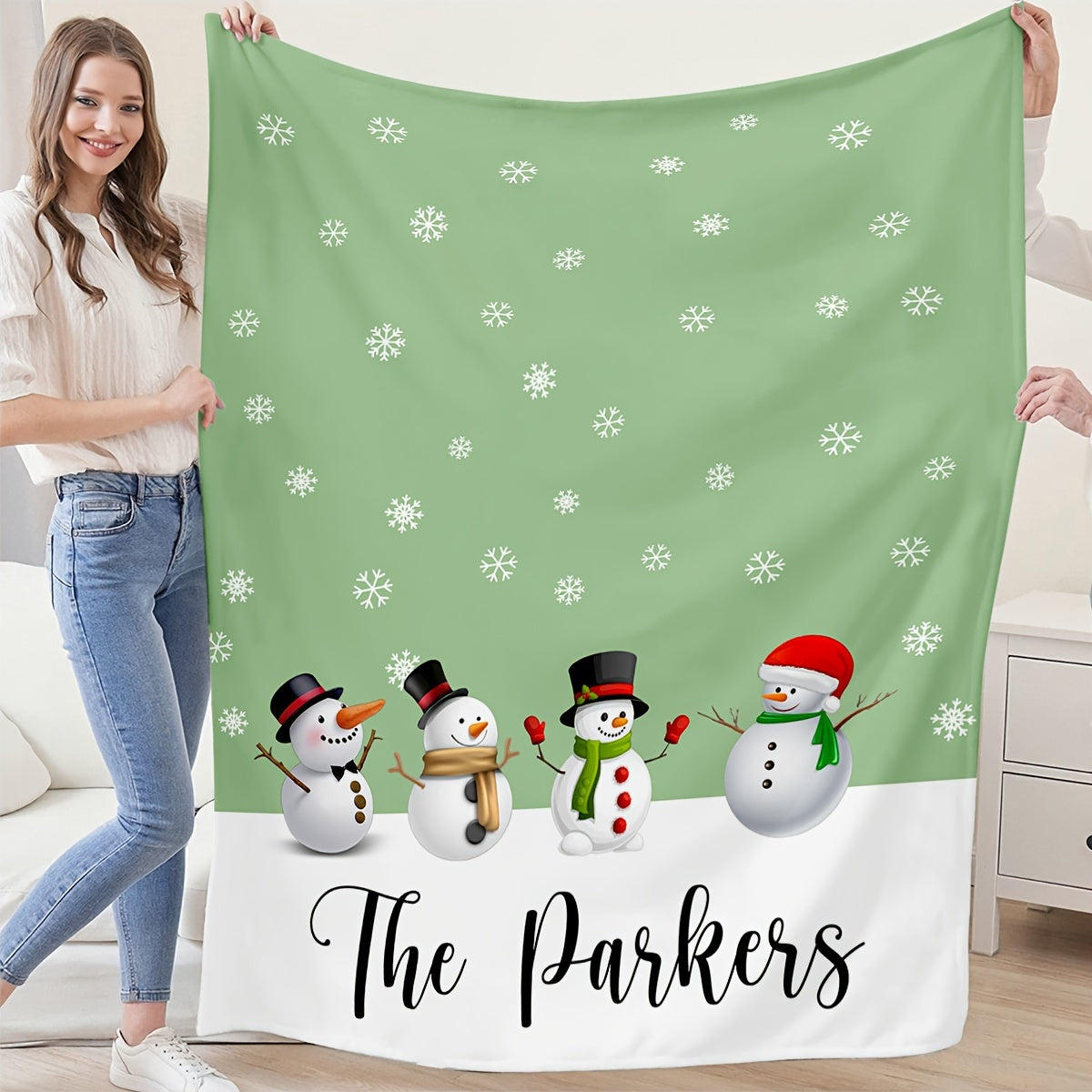 1pc Snowman Family Pattern Green Christmas Themed Flannel Large Blanket, Winter Decorative Design, Oversized Plush Throw Blanket, Suitable for Living Room Sofa Cover, Weekend Leisure Time, RV Travel