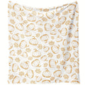 1pc Autumn Pumpkin And Maple Leaf Pattern Golden Line Design White Flannel Blanket, Soft Comfortable Warm, Durable Plush, All-Season Bed Blanket, Warm Cover, Multiple Sizes Available, Suitable for Living Room Sofa, Bedroom Bed, Reading Corner