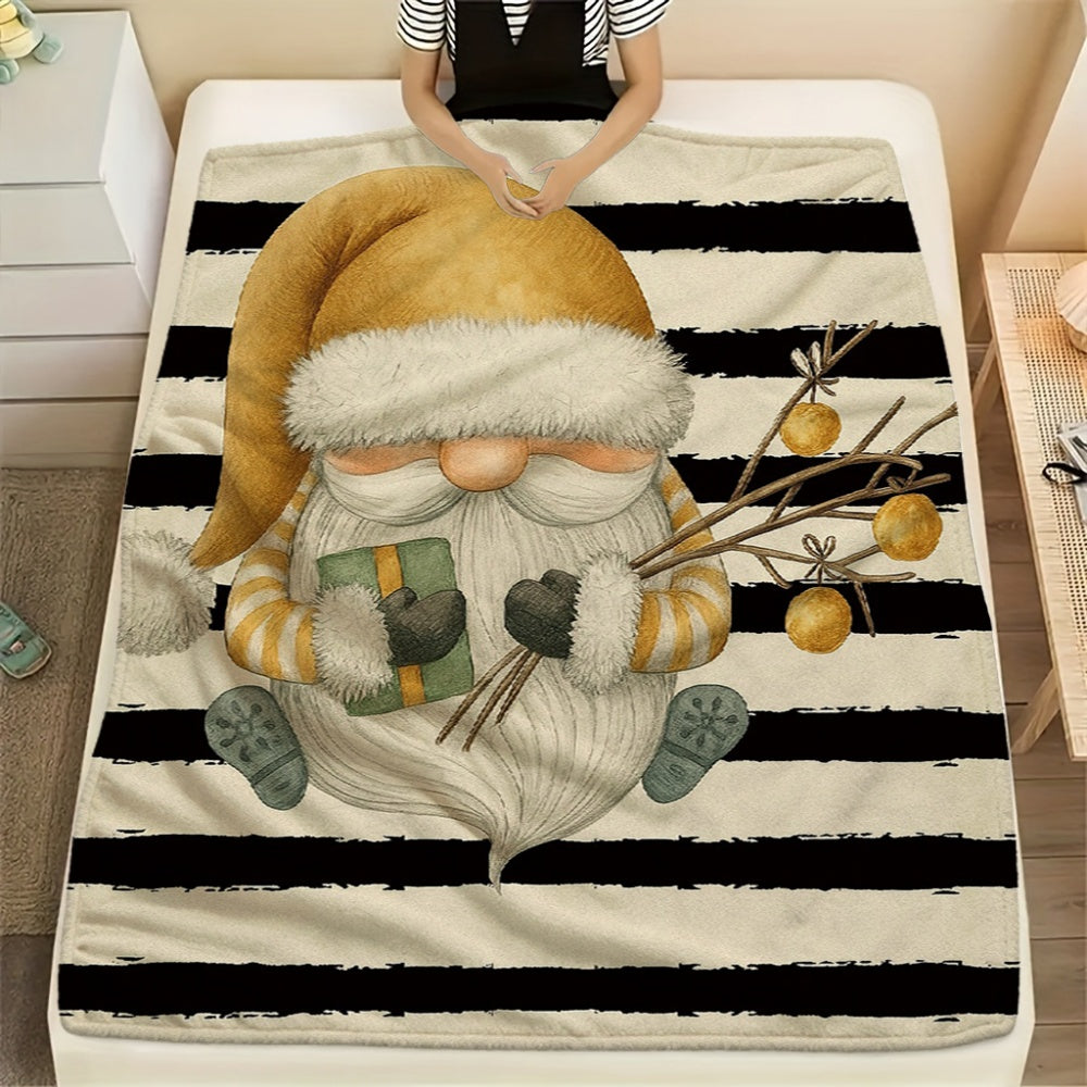 1pc Christmas Elf And Pinecone Pattern Cream Beige Flannel Blanket, Festive Warm Design, Soft Plush All-Season Use, Suitable for Living Room Sofa Cover, Home Nap, And Holiday Decor