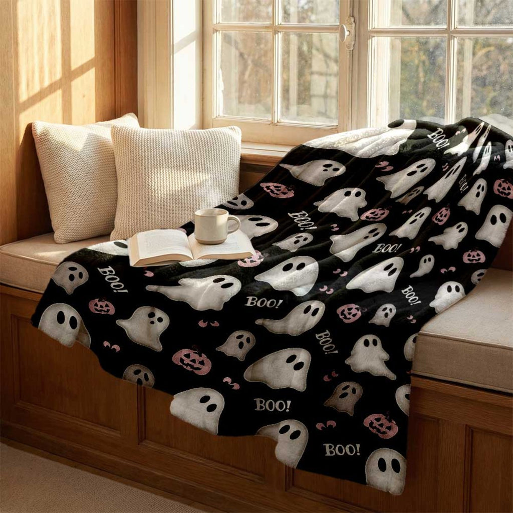 1pc Halloween Ghost And Pumpkin Pattern Black Flannel Blanket, Soft Comfortable Warm, Classic Halloween Design, Durable Plush, All-Season Bed Blanket, Warm Cover, Multiple Sizes Available, Suitable for Living Room Sofa, Bedroom Bed, Reading Corner