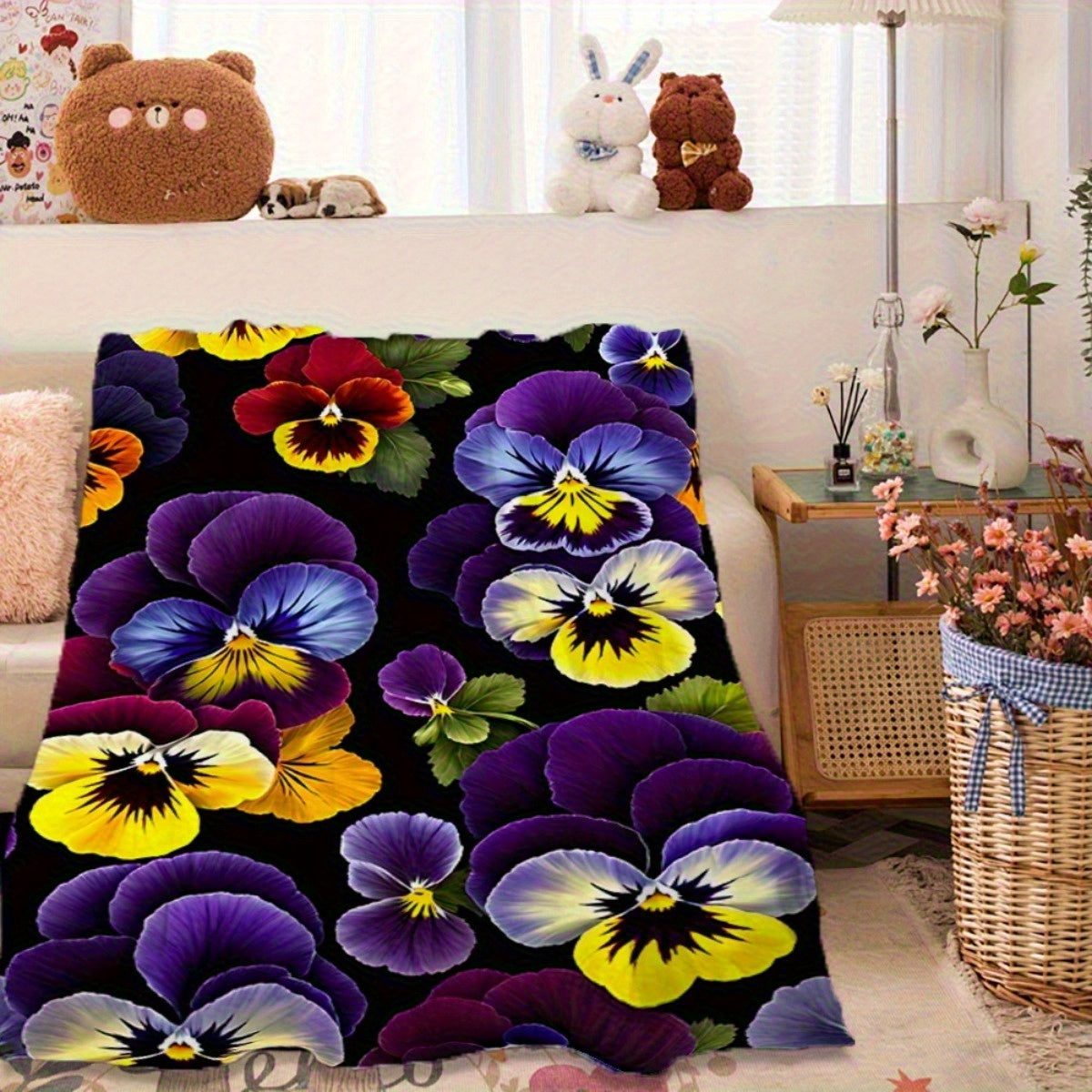 Soft and Warm Flannel Blanket - Bright Three-color Pansy Pattern on a Black Background, Suitable for Sofas, Pavements and Travel Camping Shawls in All Seasons, Machine Washable Modern Home Decoration Gifts, Sofa Covers, Decorative Gifts