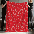 1pc Christmas Candy Cane Pattern Red Flannel Blanket, Soft Comfortable Warm, Festive Design, All-Season Sofa Blanket, Warm Cover, Multiple Sizes Available, Suitable for Living Room Sofa, Bedroom, Casual Reading, Winter Heating, And Holiday Decor