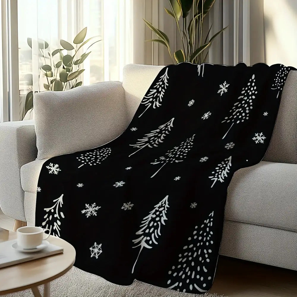 1pc Christmas Tree And Snowflake Pattern Black Design Flannel Oversized Blanket, Multi-Size Full-Body Blanket, Christmas Winter Decor, Durable Plush, All-Season Use, Suitable for Holiday Home Decoration, Weekend Sofa Nap, Home Nap